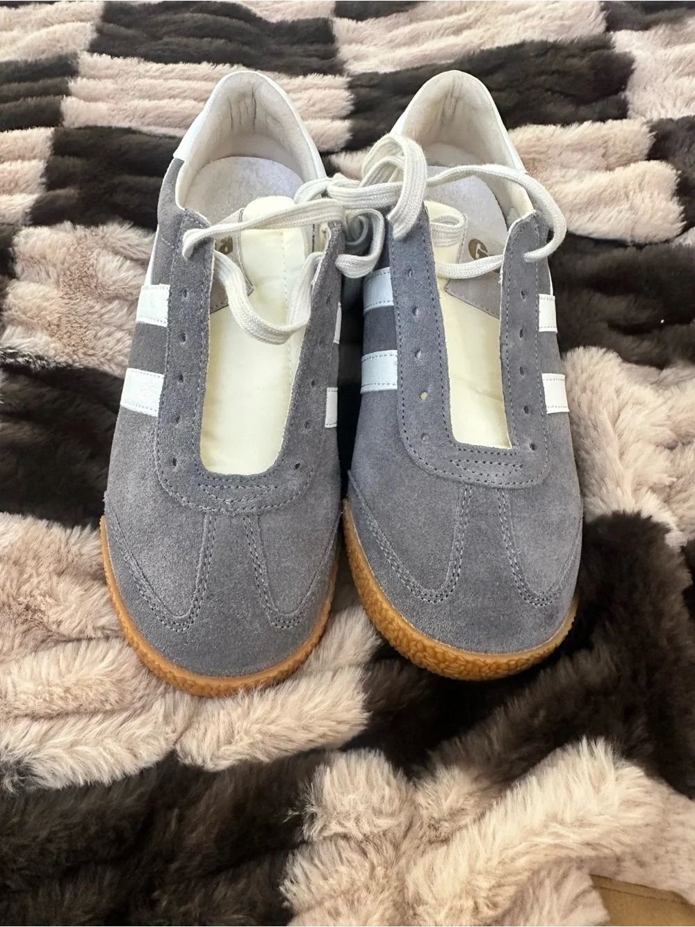 Gola Classics Elan sneakers in the Ash/White colorway